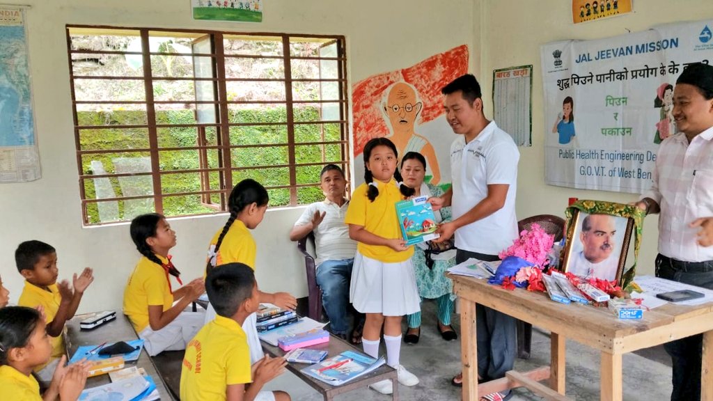 GtaPhedte's tweet photo. Celebrating Dr. Shyama Prasad Mukherjee's 125th birth anniversary with students and teachers at Upper Fagu Primary School.

#WestBengal https://t.co/f1Ul8j9fF6