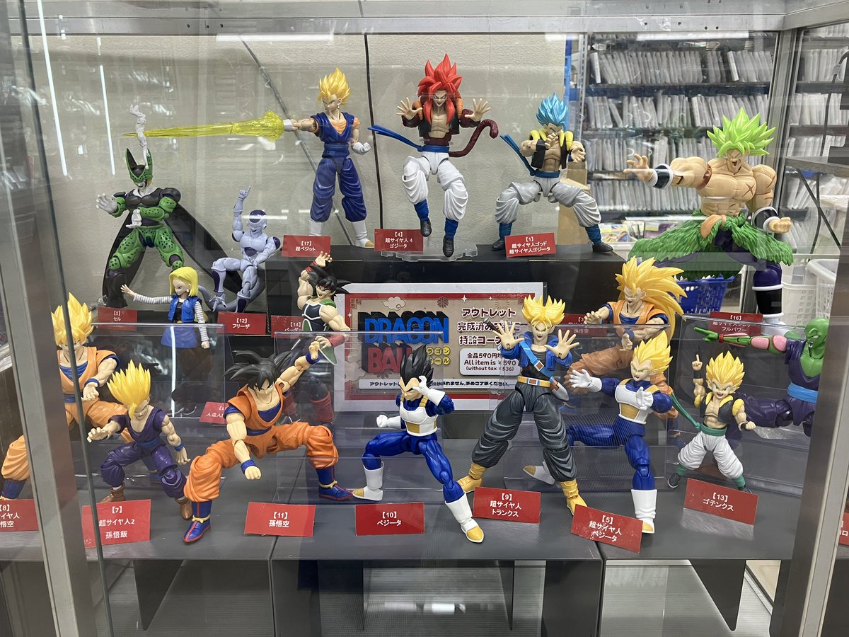 7階販売レジ横のショーケースに ドラゴンボール完成済みプラモ 特設