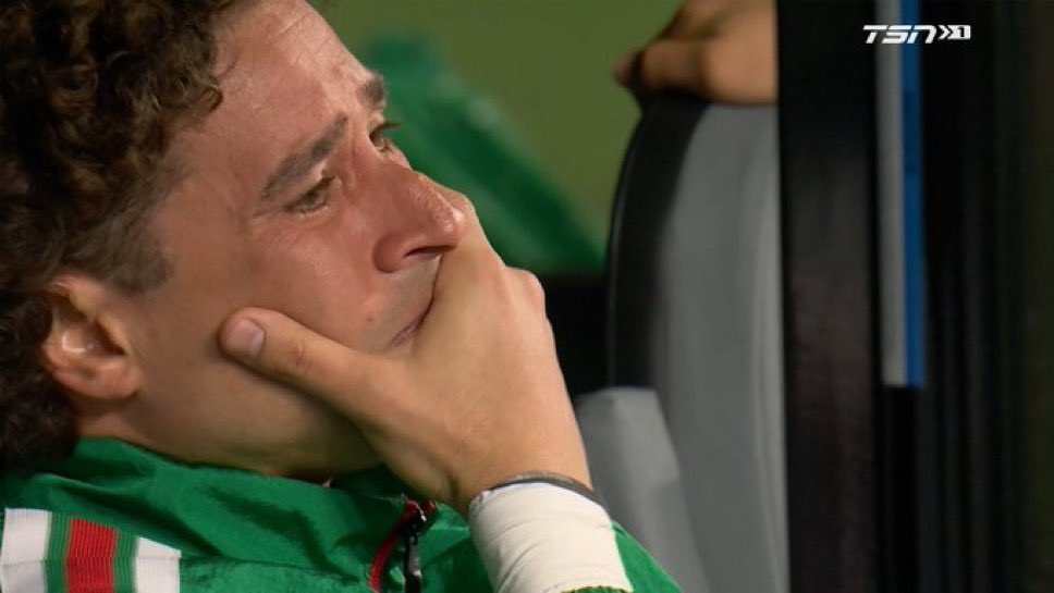 CloutChasingFR's tweet photo. @FrenchRapUS @TwitchFeat La légende du Mexique Guillermo Ochoa est en larmes pour sa dernière Coupe du Monde 💔 https://t.co/ErZKqVU4N2