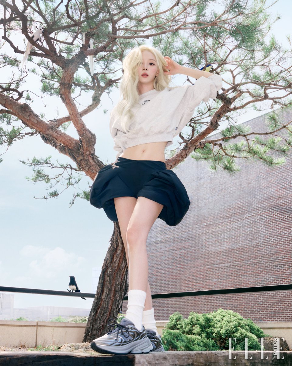 wntrult's tweet photo. aespa WINTER x New Balance for Elle Korea Digital Edition. https://t.co/hxLGFoKzPf