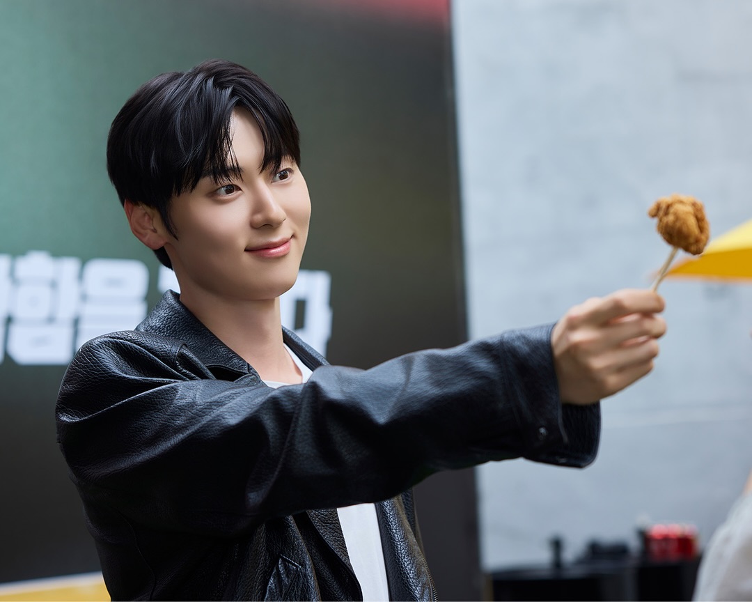 optimusthgml's tweet photo. 황민현 소바바 팝업스토어 비하인드 사진✨️

https://t.co/cIP2GYrF2I https://t.co/dspgDOgVte