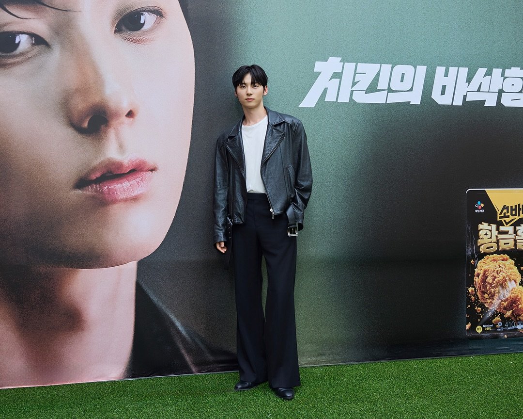 optimusthgml's tweet photo. 황민현 소바바 팝업스토어 비하인드 사진✨️

https://t.co/cIP2GYrF2I https://t.co/dspgDOgVte