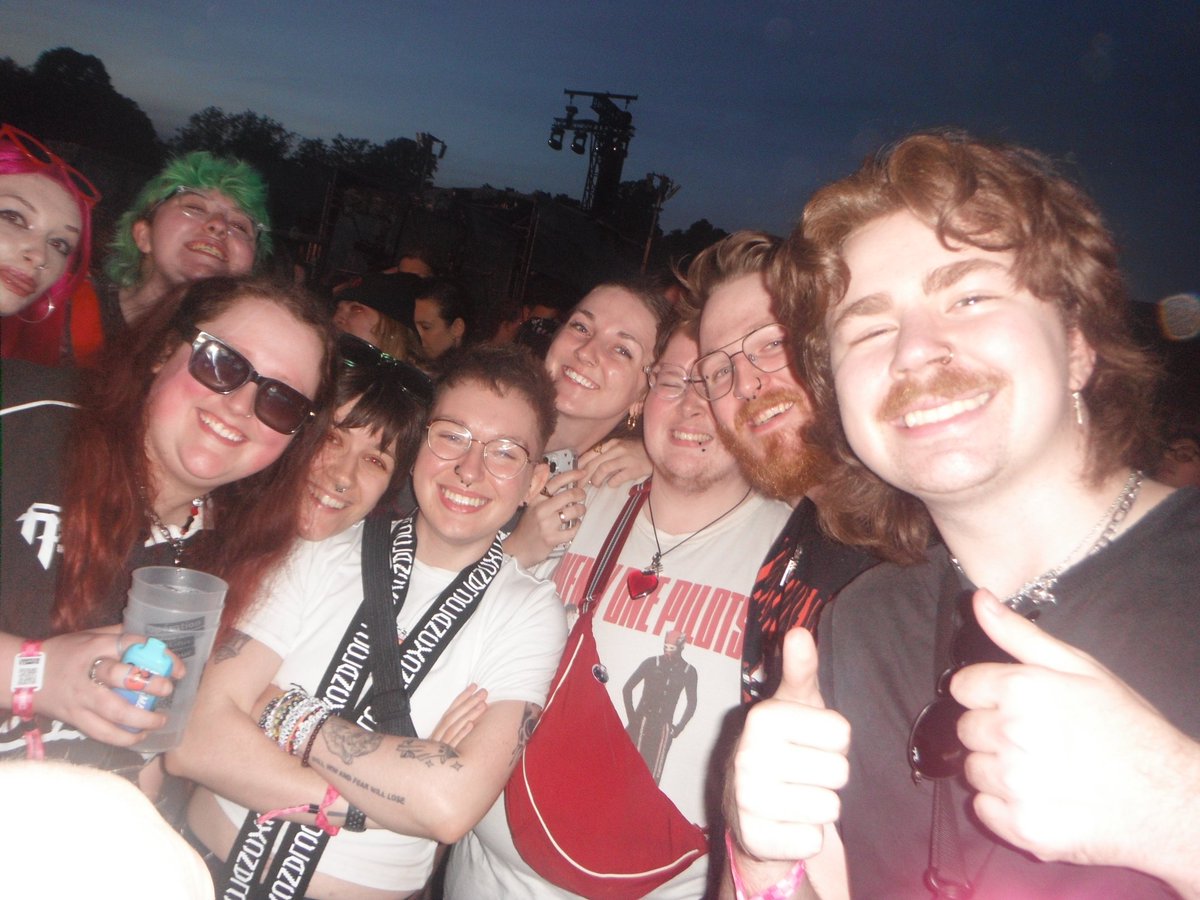 soup_girl_'s tweet photo. YAY mainsquare was so fun, even tho I couldn't see any of it https://t.co/qb4fjo6mkM