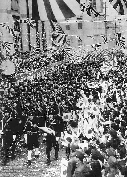 mitokomon_6's tweet photo. 1905年（明治38年）のこの日、日露戦争の日本海海戦において東郷平八郎（とうごう へいはちろう、1848～1934年）が率いる日本海軍連合艦隊が、ロシアのバルチック艦隊を撃滅し、日本が歴史的な大勝利を収めた。

海軍記念日式典：1944年（昭和19年） https://t.co/9A1p1viNot