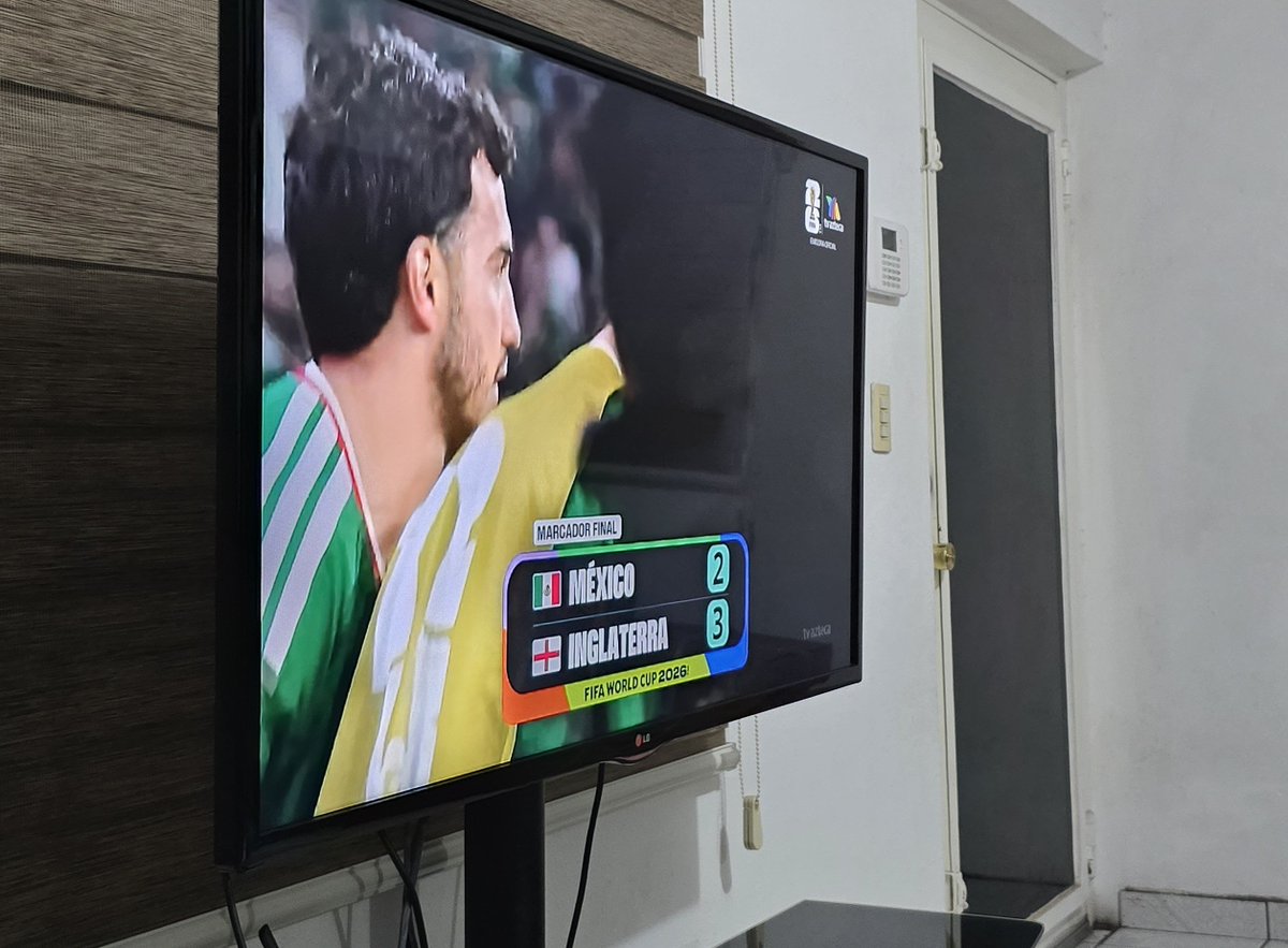 VSonora's tweet photo. Lo hicieron bien chicos. Fueron una buena selección y aunque no ganamos estoy orgulloso de ustedes. 
🇲🇽🇲🇽🇲🇽¡¡FUERZA MÉXICO!! 🇲🇽🇲🇽🇲🇽🇲🇽
#SelecciónMexicana https://t.co/tGLoD7RbU1