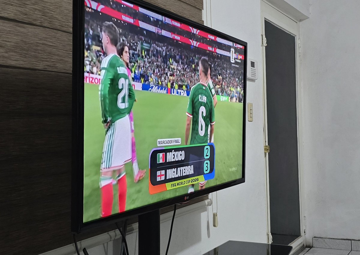 VSonora's tweet photo. Lo hicieron bien chicos. Fueron una buena selección y aunque no ganamos estoy orgulloso de ustedes. 
🇲🇽🇲🇽🇲🇽¡¡FUERZA MÉXICO!! 🇲🇽🇲🇽🇲🇽🇲🇽
#SelecciónMexicana https://t.co/tGLoD7RbU1