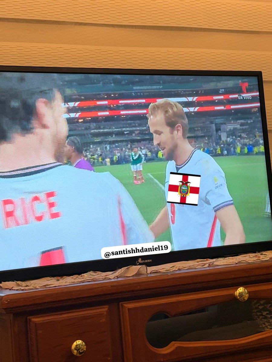 Santishhdaniel's tweet photo. Va por ti Ecuaterra #inglaterra #mexico https://t.co/FllTnNR919