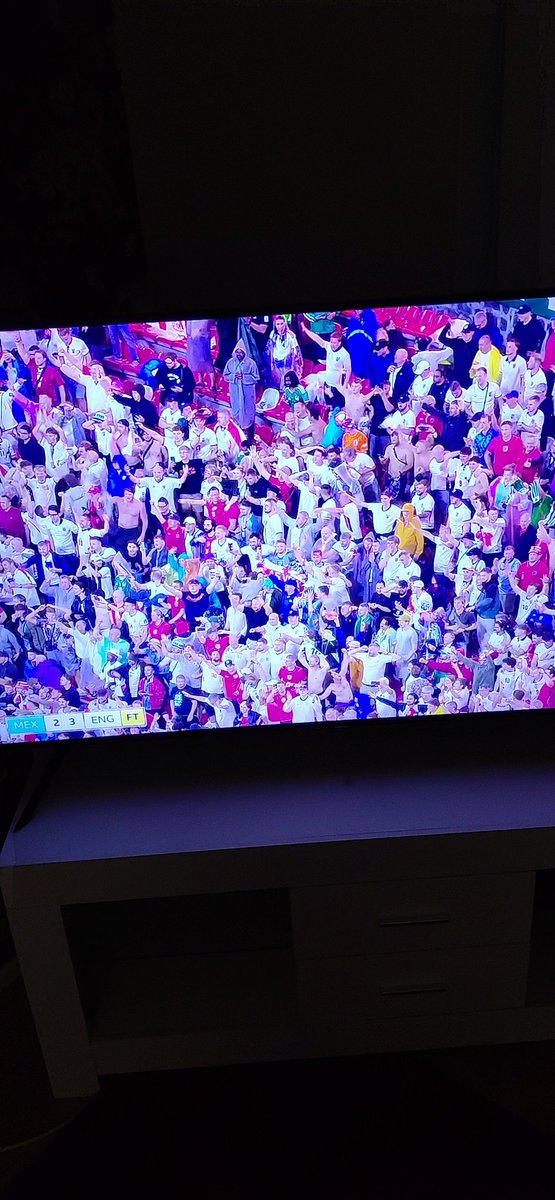 ozzyryan619's tweet photo. 10 past 4 in the morning and I'm stood in front of the telly singing wonderwall.  Fucking get in England 🏴󠁧󠁢󠁥󠁮󠁧󠁿 https://t.co/YUgbnowiim