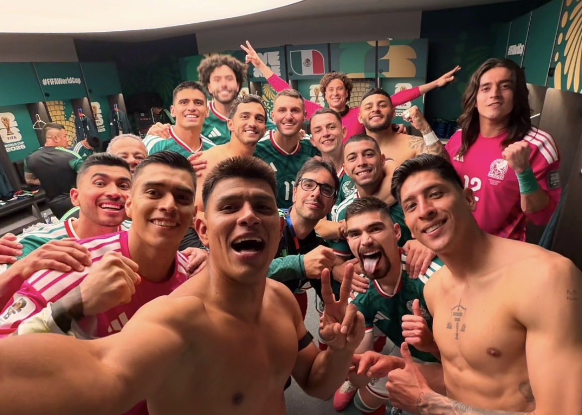 ddrunkbuck's tweet photo. ¿Cómo podría odiarlos? Si me hicieron los días más felices, crearon una atmósfera entre mexicanos como nunca, jamás se rindieron y siempre confiaron. Increíblemente bien jugado ❤️🇲🇽 https://t.co/pU1jF8DfXl