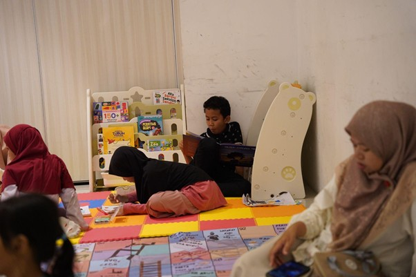 dompetdhuafaorg's tweet photo. Satu Dekade SLI: Menyalakan Literasi, Membangun Generasi Berdaya

Sekolah Literasi Indonesia (SLI) merayakan 10 tahun kiprahnya dalam memperkuat budaya literasi di Indonesia. Momentum ini menjadi ajang refleksi, apresiasi, dan penguatan kolaborasi untuk membangun ekosistem literasi yang inklusif, berdaya, dan berkelanjutan. Baca selengkapnya : https://t.co/tv68wWLbSB

#SekolahLiterasiIndonesia #LiterasiUntukNegeri #DompetDhuafa