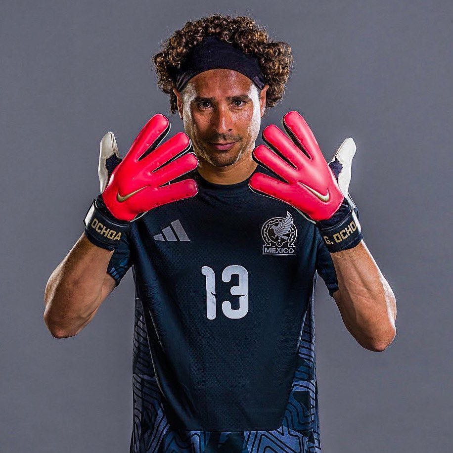 eurofootcom's tweet photo. 🇲🇽❤️‍🩹 Following Mexico's elimination from the World Cup, Guillermo Ochoa (40) is now officially RETIRED. 🥹

He was in Mexico's squad for six FIFA World Cups: 2006, 2010, 2014, 2018, 2022, 2026. 

A true legend of Mexican football and an honour to watch in this competition. 👏 https://t.co/iLLrLcpNjV