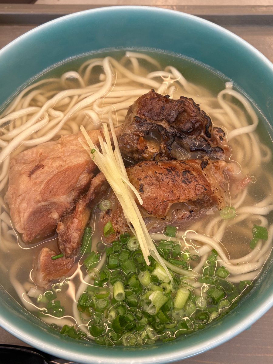 KiyoSbi's tweet photo. 沖縄最終日ランチはEIBUNそば😋
あっさりしてウマし👍 https://t.co/kxvemGLW8O
