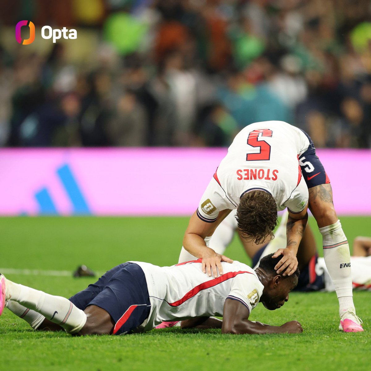 OptaJoe's tweet photo. 33.2% - England had just 33.2% possession vs Mexico, their lowest in a FIFA World Cup match on record since 1966, while their 48 clearances were their most in a World Cup game since making 54 against Belgium in 1990.

Resolute. https://t.co/4ZXWRqccAD