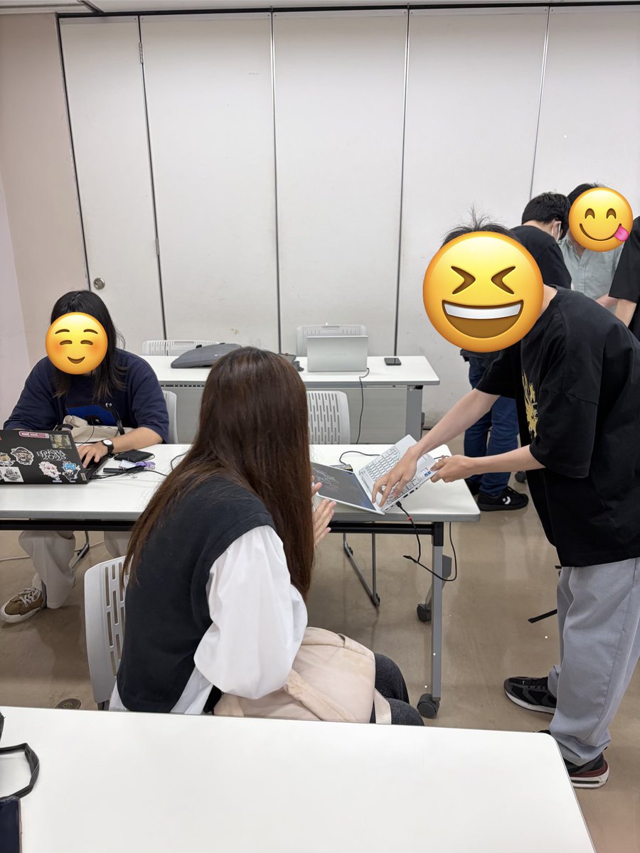omu_touhou's tweet photo. 昨日(6/20)の例会では、夏合宿や秋の学園祭についての話し合いをしました！　それ以外にも原作やコスプレをやったり、ホワイトボードに絵を描いたりと、楽しい例会になりました🥳
期末試験が近づいているので、期末試験まで例会はお休みになります💤　
#大学東方 
#大阪公立大学 https://t.co/dmPJ5mzgmj