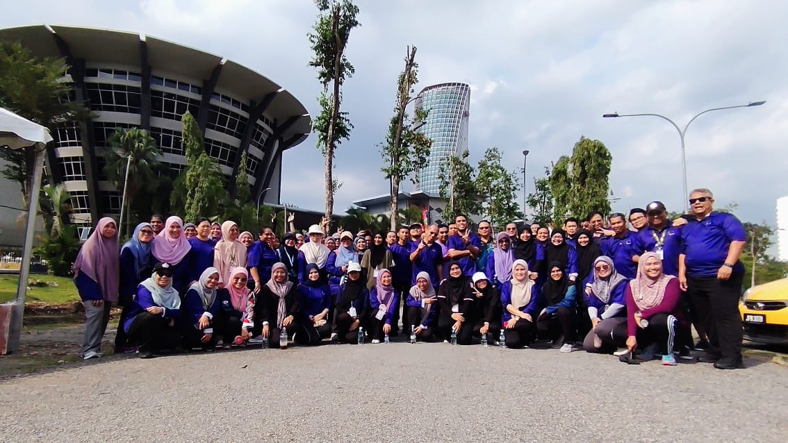 KeSSIHAT_CKK's tweet photo. 03 Julai 2026 : Telah diadakan Program Briskwalk KeSSIHAT 2026 anjuran Biro Sukan yang dirasmikan oleh YDP KeSSIHAT, YBrs. Ir. Ahmad Ridzauddin bin Ibrahim. Program bermula dari Ruang Legar Aras 3 Blok G, menyusuri Jalan Parlimen, Taman Tugu dan Jalan Sultan Salahuddin. https://t.co/fjJIGAVaRF