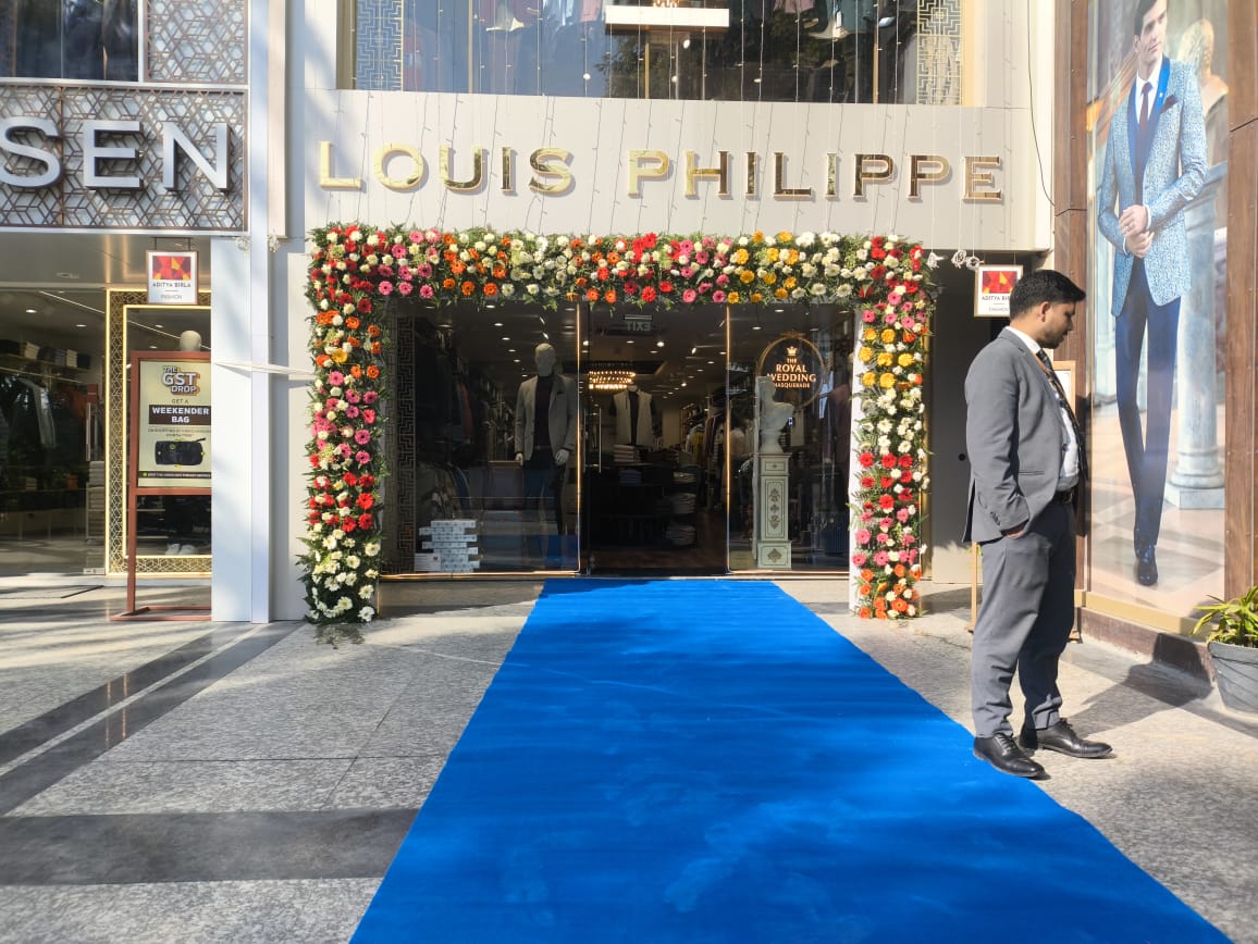 aryan_events2's tweet photo. Royal Store Launch Inspiration 👑
Theme: Royal Blue Carpet + Heavy Floral Gate
For: Premium Brand Collection Launch
Your Brand. Our Planning.
DM for Event Enquiry
📞 9084702600
#RoyalWedding #StoreOpening #LuxuryEvents #EventPlanner #UttarakhandEvents
@louisphilippebrand https://t.co/hYZG6Gvc7v