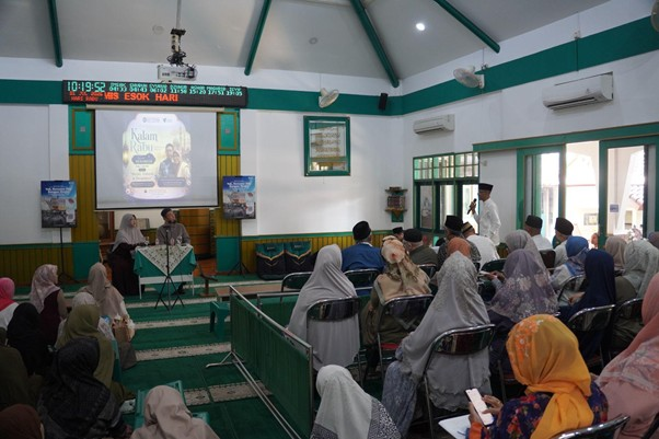 dompetdhuafaorg's tweet photo. Sensei Sugimoto: Muslim di Jepang Bertambah, Tantangannya Masih Besar

Dalam Safari Dakwah di Depok, Sensei Sugimoto membagikan kisah perjalanannya menjadi mualaf sekaligus potret perkembangan Islam di Jepang. Meski jumlah Muslim terus meningkat, mereka masih menghadapi tantangan seperti terbatasnya masjid, akses makanan halal, serta pendampingan bagi para mualaf. Baca selengkapnya di : https://t.co/t37IbmVFbv

#MuslimJepang #SafariDakwah #DompetDhuafa