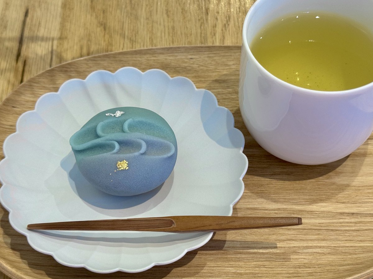 HoseRain's tweet photo. 7月5日
#今日のおやつ
#奥沢 #カフェイロドリ
上生菓子、菓名:天の川
シェリー酒とライチの白餡
いつも珍しく素材を使ってるけれど、ちゃんと和菓子の枠におさまってるとこがすごい　
とん活、エビフライとしそ巻ヒレカツ https://t.co/P4MyuXfvkH