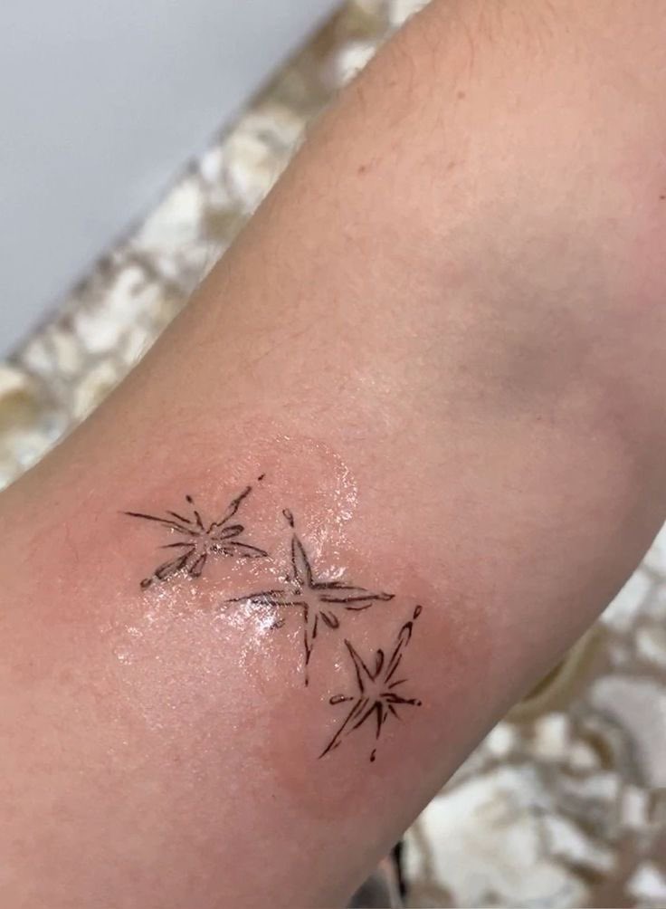 linominovio's tweet photo. Cómo te ve Pinterest?

☆ídolo de kpop 
☆tatuaje 
☆uñas 
☆atuendo https://t.co/taQDkTHFx3