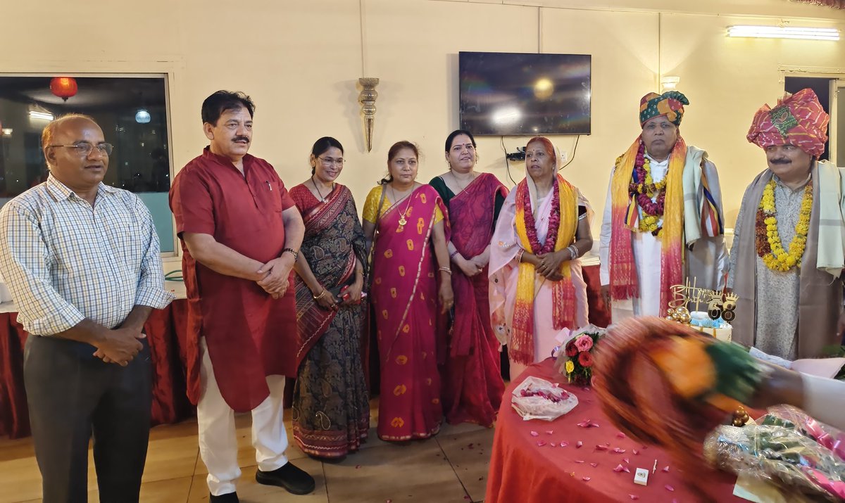 BLBhati68's tweet photo. जयपुर में, 
#झालाना_ऑफिसर्स_इंस्टीट्यूट स्थित क्लब में हमारे साथी, 
पूर्व टैक्स बोर्ड सदस्य श्री मदनलाल दूदवाल जी तथा 
समाजसेवी व व्यवसायी श्री जगदीश रमन जी का जन्मदिन बहुत ही सादगी से मनाया।
 दोनों साथियों को जन्मदिवस पर बहुत-बहुत बधाई व हार्दिक शुभकामनाएं।
  उपस्थित सभी साथियों का हृदय से आभार व्यक्त करता हूं।
  कार्यक्रम की कुछ फोटो भी शेयर कर रहा हूं।

#happybirthday 
#जयपुर #PublicLeader #जनताकीआवाज #NewsUpdate