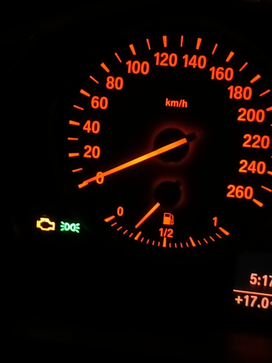 ErwanFlc's tweet photo. Nouveau trauma débloqué 

J'étais au garage ya moins d'un an pour un voyant moteur a 3000e 🥶 

avec ma BMW série 1. https://t.co/nCmaCJkmeH