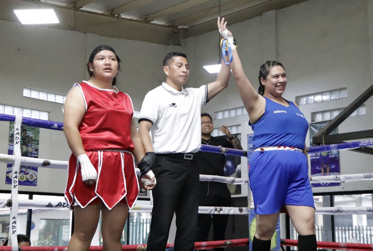 ComedepOficial's tweet photo. La quinta fecha del torneo de boxeo amateur Puños Rosas celebró la tarde de este domingo las últimas peleas de la ronda de semifinales y las finales donde se entregaron medallas a las participantes, lo que hizo que se viviera una jornada llena de emociones y con un gran https://t.co/o0K0gEaI7s