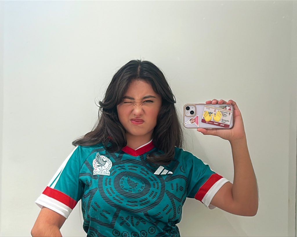 regbedumb's tweet photo. hace cuatro años subí la primera foto esperando que francia ganara, hoy subí esta , ya no voy a subir fotos https://t.co/odCns5Sbay