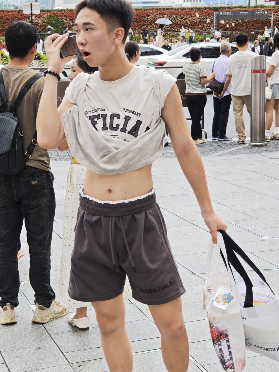 wh03070307's tweet photo. 街拍帅哥（1） https://t.co/1LqAYbLMc1