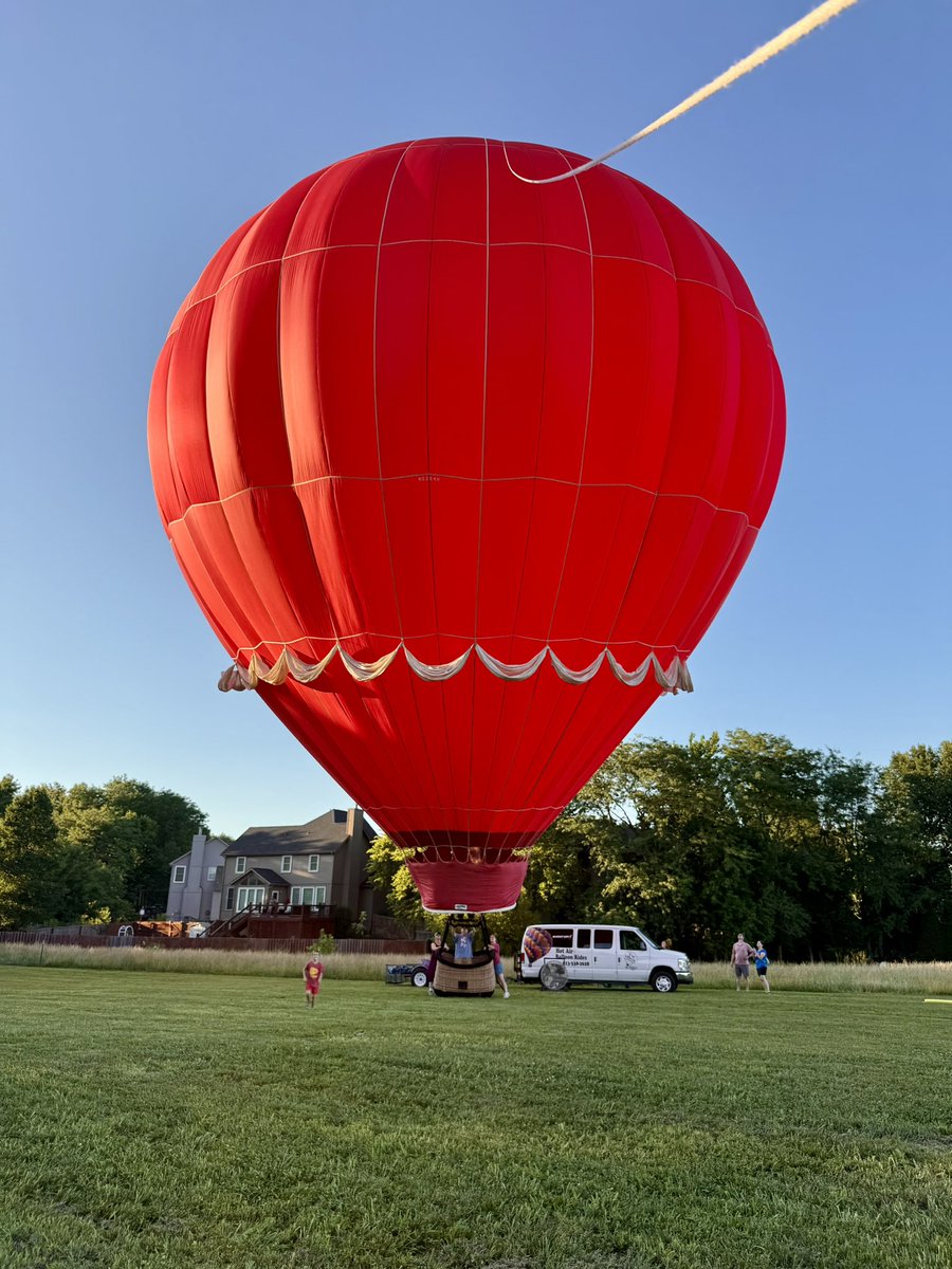 Old World Balloonery tweet media