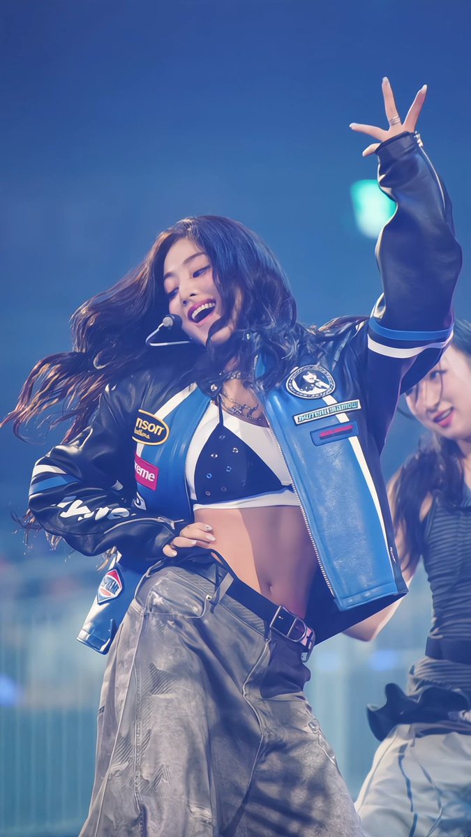 TWICEPopCrave's tweet photo. #JIHYO confirms that #TWICE will NOT be going anywhere and will have their next tour in the near future.

— “Of course! We’re going to have the next tour!  …I really want to hold a solo concert at Gocheok Sky Dome.” https://t.co/AHT9XMmdk8