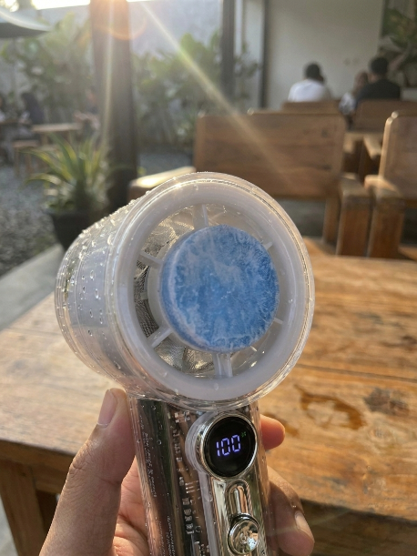 mongkiripiw's tweet photo. Gak ekspek kipas turbofan sekecil ini punya putaran 18.000 RPM dan ada Ice Mode-nya yang instan bikin dingin kulit pas lagi gerah-gerahnya di luar. https://t.co/V4Sn2G9XQ0
#kipasmini #kipasportable #turbofan https://t.co/gxNnuRsvGG