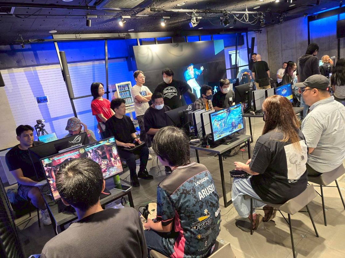 2dJazz's tweet photo. 今日 #RedBullGamingSphereTokyo の毎週火曜日に開催する #TatakaiTuesday で対戦しましょうか?  

COTW・サムスピ・龍虎の拳外伝 
鉄拳8(PCとPS5 8台)
UNI2とMBTLとVSとGBVSとGGSTなどもあります! 
7月7日(火)18時~23時
鉄拳大会受付:19時50分〆切 
鉄拳大会:20時スタート 
参加費無料/Free Entry https://t.co/zVDeY1BorV