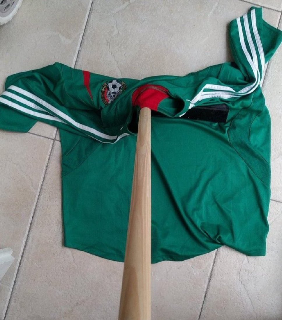 GabrielStevenEC's tweet photo. @miseleccionmx Gracias por el trapeador, le diré a mi criada que la use cuando vaya a su casa en México después de limpiarme bien el baño con ella https://t.co/m3D5yqdNPt