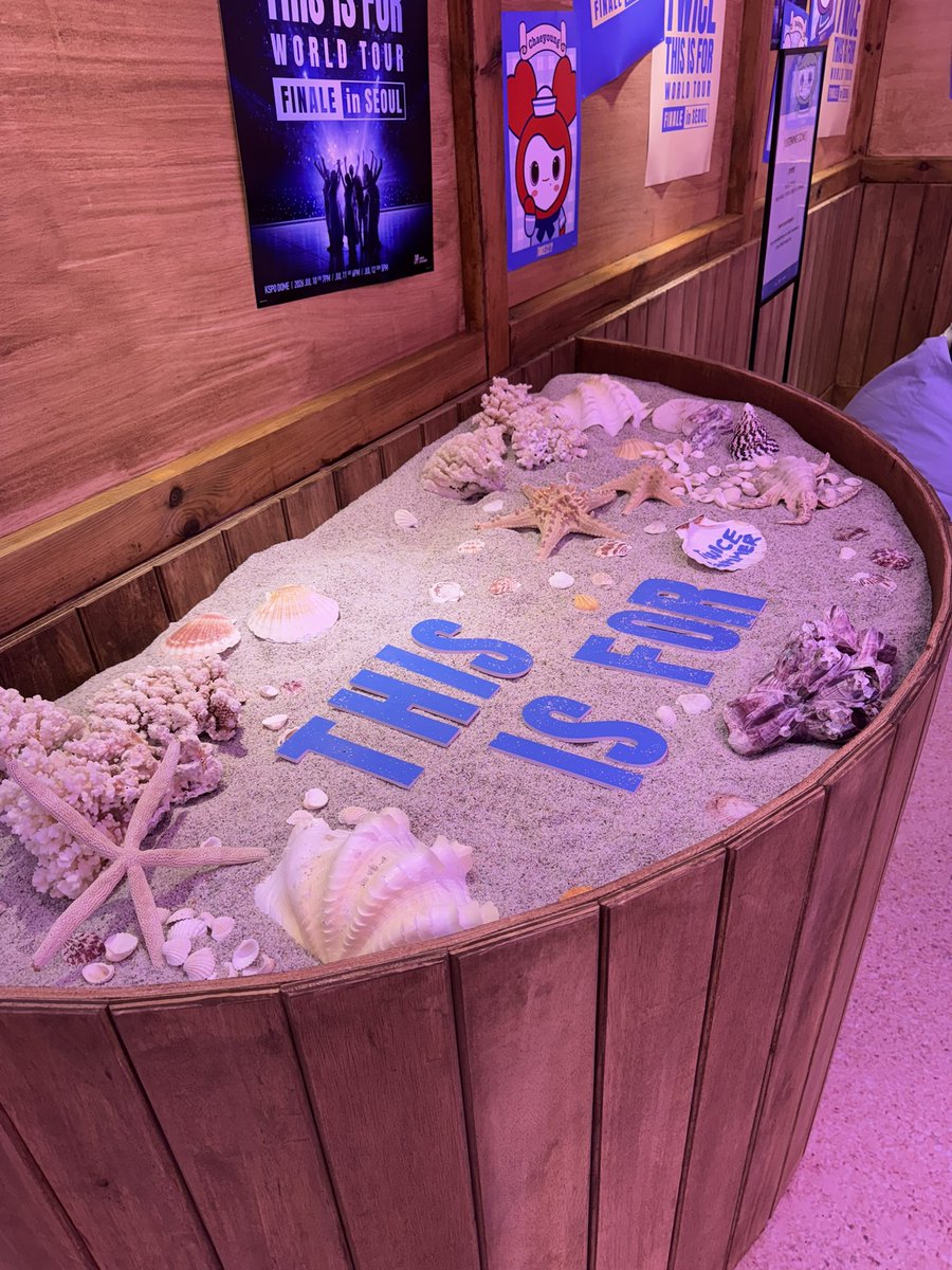 moong_once's tweet photo. 라부리 넘 귀엽다아아아

#TWICE_THISISFOR_POPUP #FANS_SHOP #팬즈샵 https://t.co/LY6M71wVEK