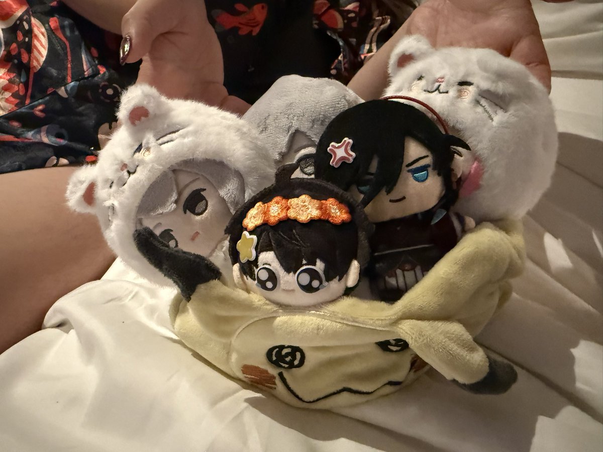 viviesque_'s tweet photo. tbh most of my con was trying to get into jw marriot (unsuccessful most of time) and lads…but really enjoyed the time spent with friends outside with good food vibes and time together https://t.co/dnT0oNLj5v