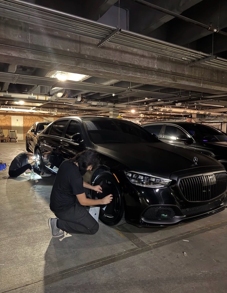 Cam58801450's tweet photo. Ye’s San Antonio fleet of Maybachs featured black matte customizations by Elevated Auto Wraps 🖤

(via elevated.autowraps on IG) https://t.co/i6fSxGOgkW