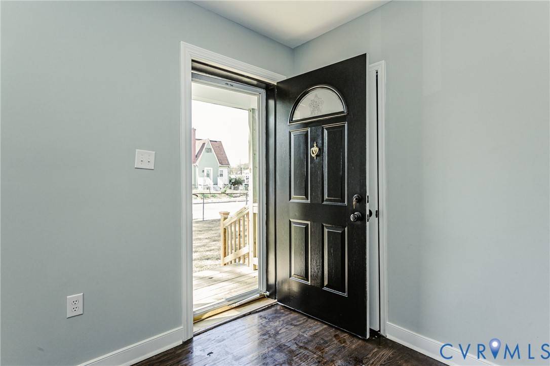 VACapitalRealty's tweet photo. Look what just hit the market! 3012 Columbia ST, Richmond, VA 23234
Preview this home here: https://t.co/33OA751UWg https://t.co/2lankDbX5c