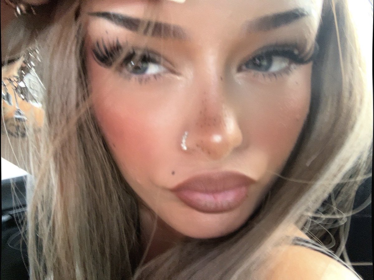 eclipsedolll's tweet photo. blessed with mexican genes 🇲🇽❤️‍🔥 https://t.co/3syOObCE3i