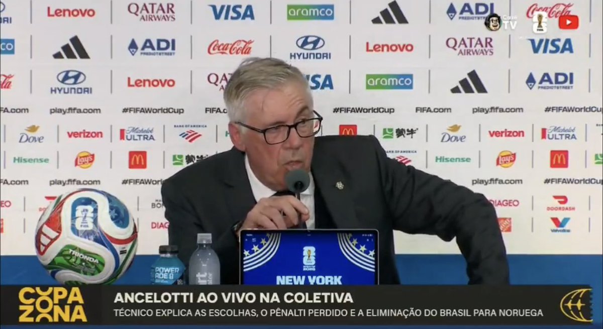 futebol_info's tweet photo. 🚨 Repórter para Ancelotti: “O Brasil fez 12 gols de pênalti no ciclo desde a Copa de 2022, 6 jogadores acertaram, o único que estava em campo era o Vini Jr. Por que não o Vini Jr e sim o Bruno Guimarães?”

Ancelotti: "Fizemos umas estátisticas de um ano dos jogadores rivais e também dos nossos. O melhor na Seleção era o Raphinha. Dos disponíveis, o melhor era o Neymar, depois Igor Thiago, depois Bruno Guimarães e depois o Martinelli. Escolhemos o Bruno Guimarães porque achamos que ele era o melhor em campo (para bater).”

📸 Reprodução/CazéTV