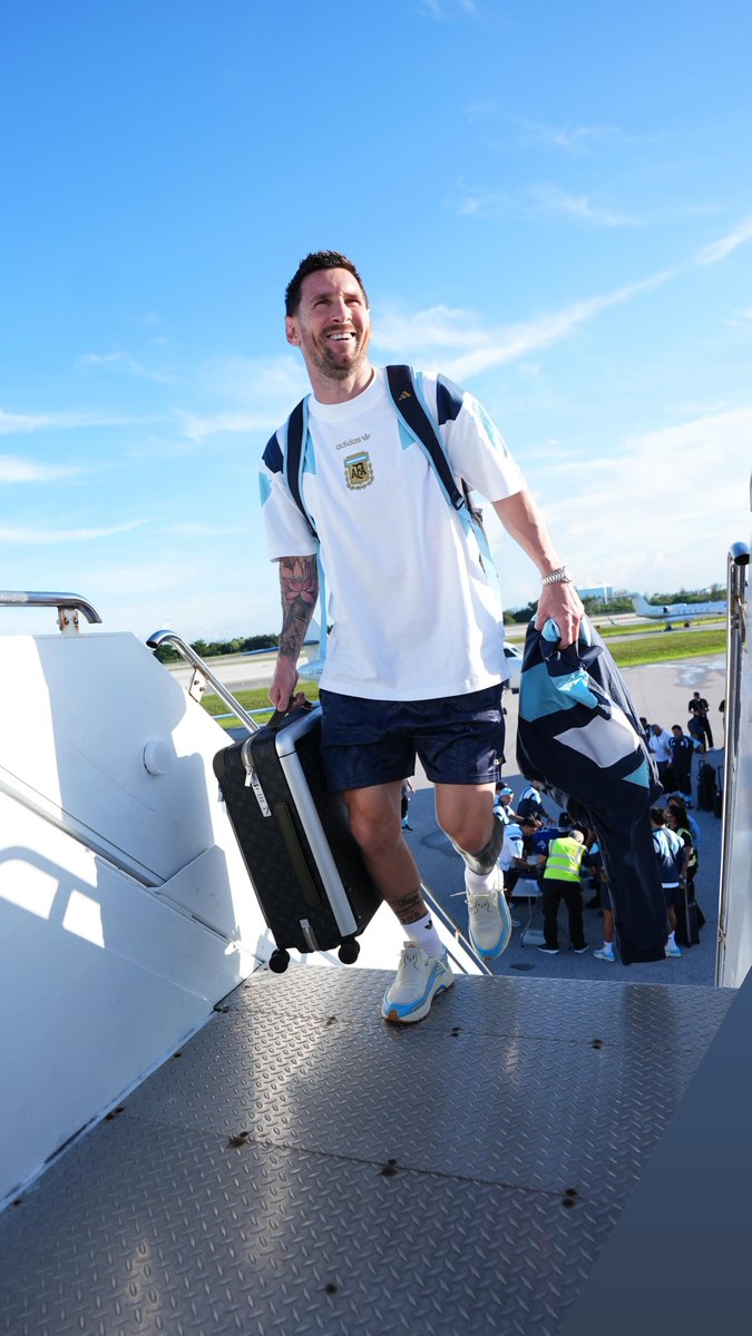 TyCSports's tweet photo. 🇦🇷 ¡Hola, Capitán! La historia que compartió MESSI, antes del vuelo rumbo a Atlanta. https://t.co/eKYtz1tb6q