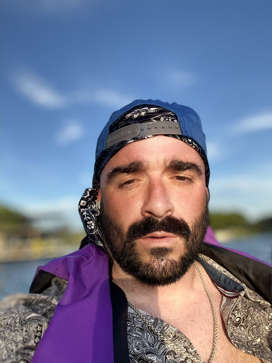 theBlindking01's tweet photo. @powdury Bandanas do wonders for bald men too https://t.co/QsmSNPnbWW