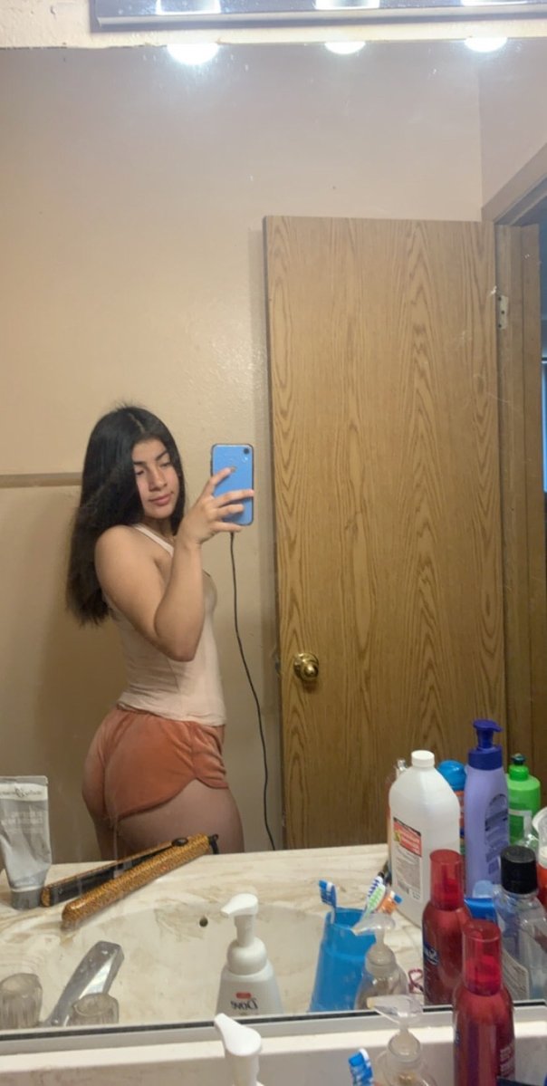 TaniaGo0200's tweet photo. @TheRoxieSinner What position would you fuck me in first? https://t.co/1NNsFTuInu