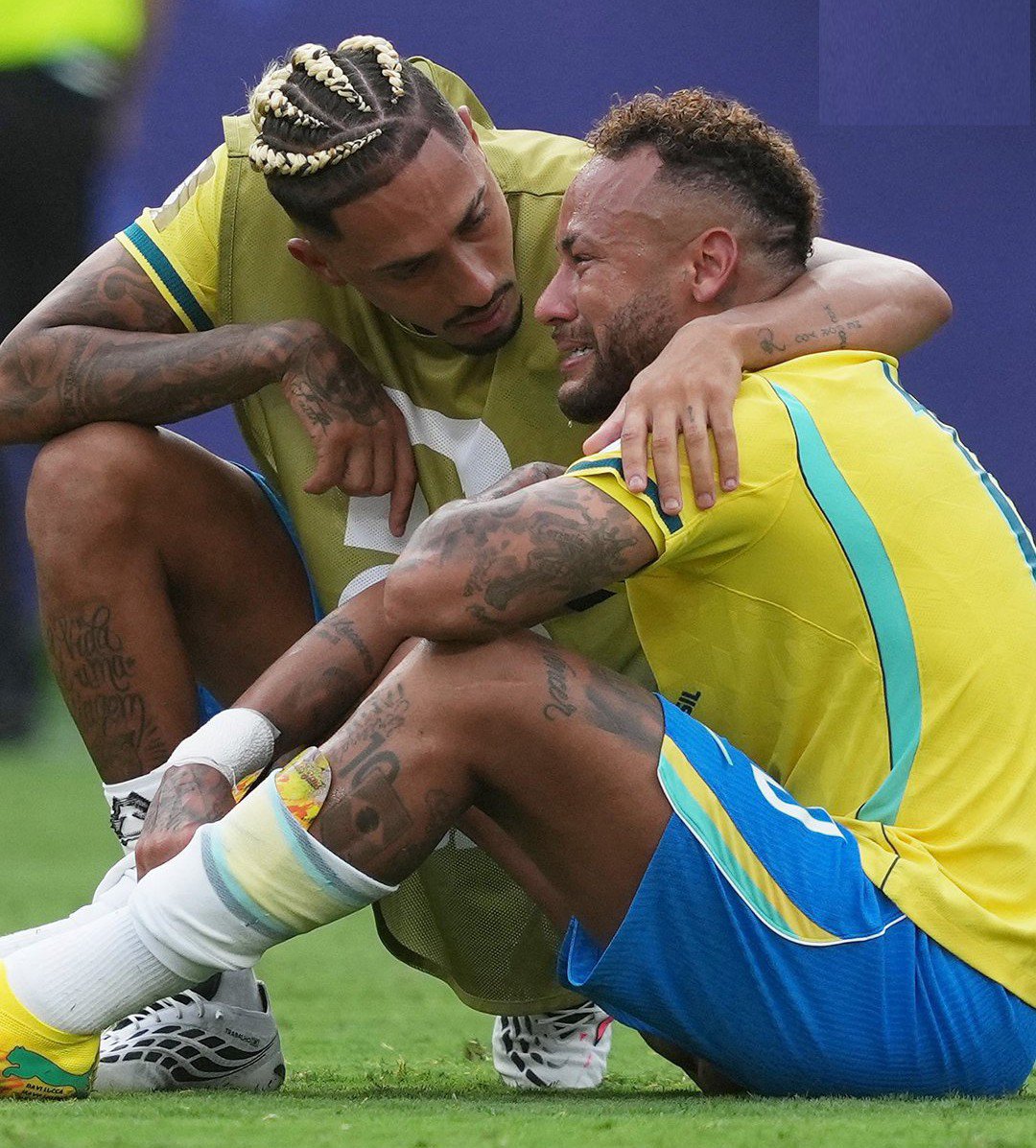 NetamenteFutbol's tweet photo. #Mundial2026
HAALAND MANDA EMBORA A BRASIL DE VOLTA A SUA TERRA!!
Con un doblete del DEPREDADOR DEL GOL, Noruega 🇳🇴 le gano a Brasil 🇧🇷  2-1 y lo dejó fuera del #Mundial2026 Bruno Guimarães erro un penal.
Goles ⚽️
1-0 Erling Haaland 🇳🇴 
2-0 Erling Haaland 🇳🇴 
2-1 Neymar Jr 🇧🇷 https://t.co/BlBovHKL3L