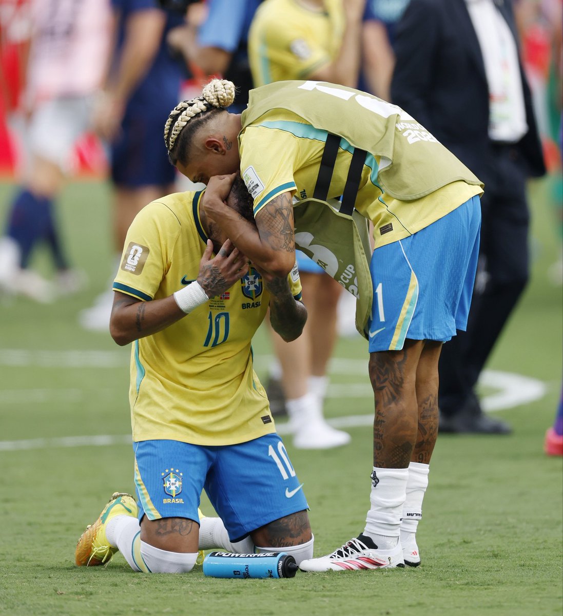 centregoals's tweet photo. 🚨🚨| BREAKING: Neymar has 𝐑𝐄𝐓𝐈𝐑𝐄𝐃 from international football at the age of 34. 🇧🇷👋 https://t.co/Dx4kkY6xyT
