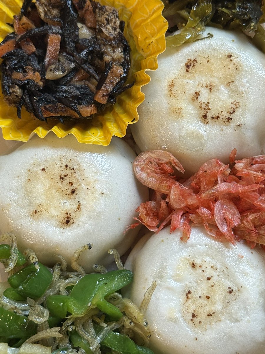atarimaedenai's tweet photo. 同じものを、
別々の場所で、
たぶん同じ頃、
同じ温度で食べている

作る側は、
「もう食べたかな？」
「おいしかったかな？」
そんなことを、ふと思う

帰宅後の感想のひと言が、
明日のお弁当を作る力になる

お弁当は、
お腹を満たすだけじゃない

離れている時間も、
家族をそっとつないでる https://t.co/QObVYJzzwH