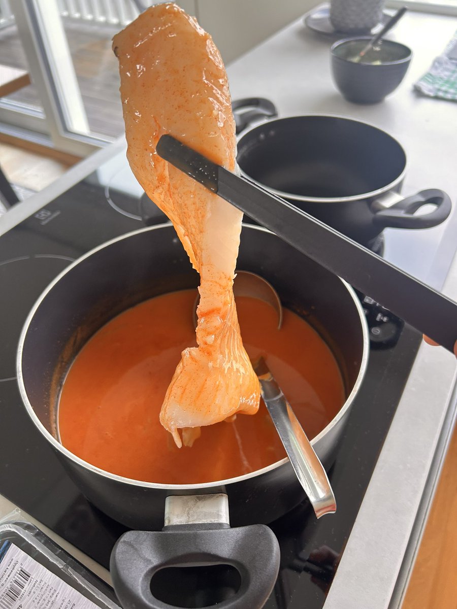 junzaza's tweet photo. #ハーランド勝負飯チャレンジ
去年のノルウェー旅行中に作った、
ノルウェー産の鱈のスープ
🐟Fiskesuppe
🐟Tomatsuppe
🐟Tørrfisk Snack
Lofoten,Bergen,Stavanger,Tromsø海沿いの街で魚にふれてきました。
ノルウェーシーフードさんのレシピ
サバのナポリタンにも挑戦してみたいです！ https://t.co/Nf3CG6IRKM
