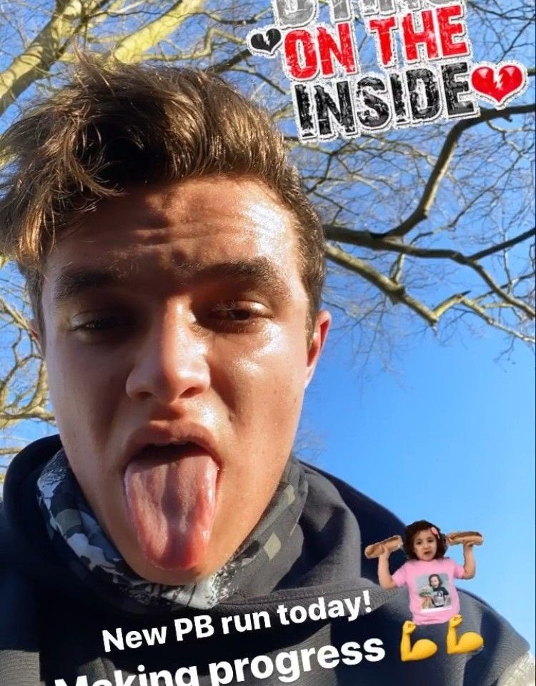 mclarenbitchie's tweet photo. holii soy emi (18, 🇦🇷) eee mclaren o bala, LN1 FC43 supporter (y AKA12 ambeses) nada, escribo AUs, soy copada, me gusta interactuar🤑
Por otro lado, también soy swiftie y rubier= INSOPORTABLE🥰
doy FB <333 
#integracionformulera #f1twt
@Val_ColLec @formug1rl @softln1 https://t.co/d2fuB94F5I