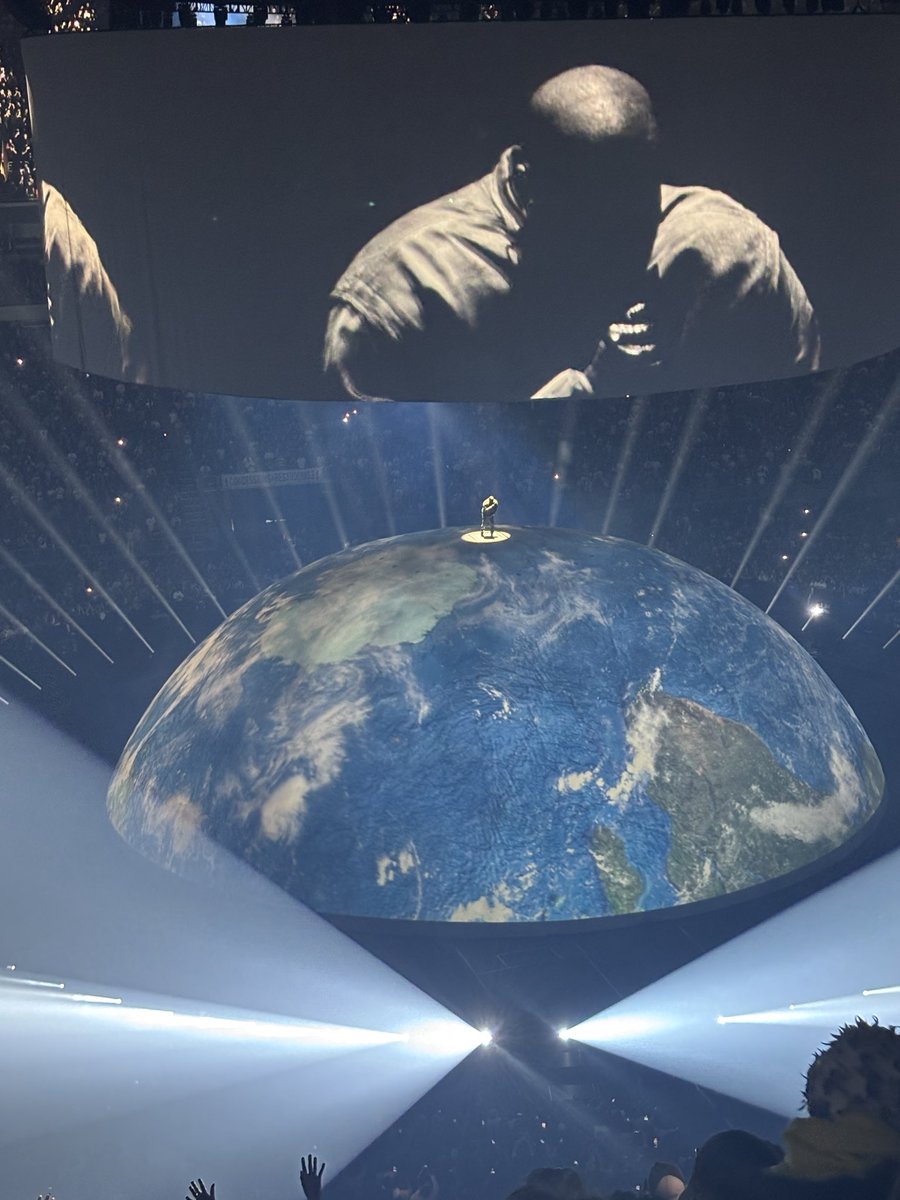 C7______'s tweet photo. Greatest night of my life✅🤧 https://t.co/Szihk2xs5x