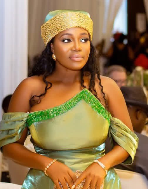 askghmedia's tweet photo. “Since I was a child, I’ve always heard reports that there were no beds available at Korle Bu. Now, I have lost my beloved sister because of that.”

— Ghanaian musician MzBel breaks down in tears after losing her sister at Korle Bu Teaching Hospital, asserting that her death was the result of “no bed syndrome” in Korle Bu.