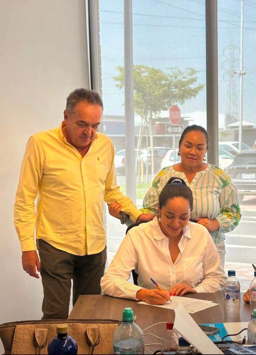 marcelramirezrh's tweet photo. Y siguiendo con estas cosas de la politica que nos trae el PSC. 
Aqui el Clan "Los Yunez", con mas de 40 años al frente de la Alcaldia de Samborondon:  Primero el abuelo Miguel Yunez Sagia ( 5 años al frente del Concejo Municipal) luego viene el Papa, Jose Miguel "Coco" Yunez Parra ( 23 años como Alcalde 1996-2019), luego el hijo Juan Jose Yunez Nowak ( 8 años como Alcalde 2019-actual) y ahora la hermana que aspira a la Alcaldia en remplazo del hermano. TODO EN FAMILIA.
Los Yunez estan a punto de cambiarle el nombre a Samborondon por Yunez. 
No hay mas familias en Samborondon??????
